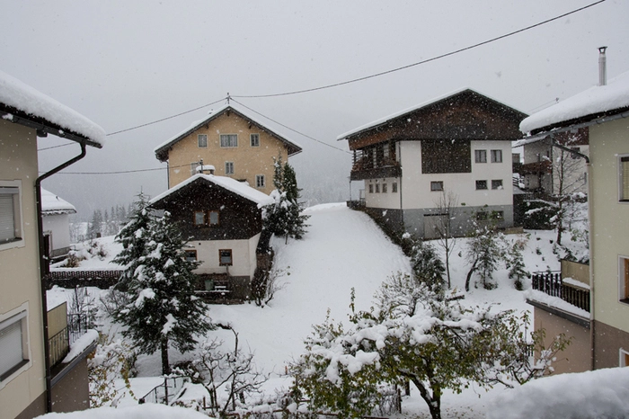 Die Hausbesitzer dürfen schon Schnee schaufeln.