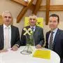 Die Vorstände Manfred Schiffer (l.) und Andreas Wiedner (r.) mit dem scheidenden Vorstandsdirektor der Raiffeisenbank Region Feldbach Alois Lafer (m.)
