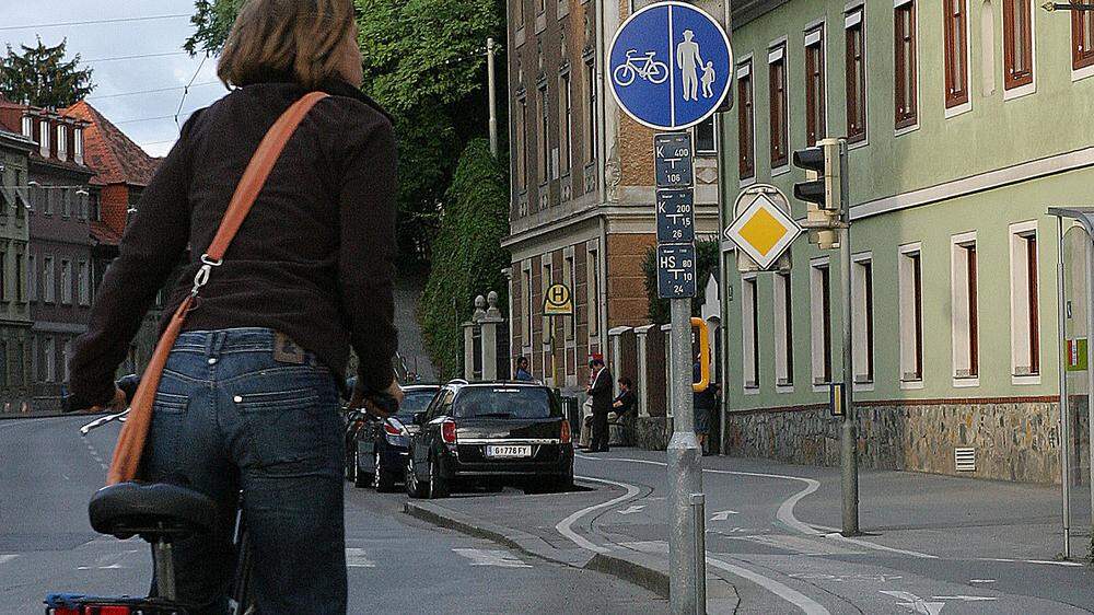Gefährlich: Vor allem Rad- und Scooter-Fahrer missachten oft das Rotlicht
