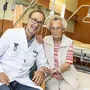 Primar Gerhard Jenic mit Anna Mandl, seiner 95-jährigen Patientin 