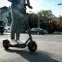 Der E-Scooter-Lenker fuhr gegen die Einbahn und kam ebenso zu Sturz (Sujetbild)