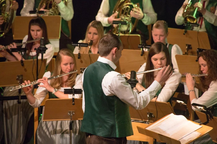 Zu den instrumentalen aber auch gesanglichen Highlights gehörte das Erzherzog-Johann-Lied, das die von Johann Groß dirigierte Marktmusik Sinabelkirchen mitreißend und kraftvoll...
