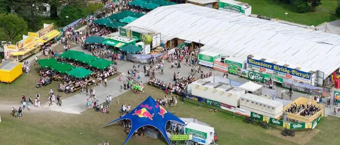Auf dem Fischererfeld in Altaussee wird von 5. bis 7. September das, wie es heißt, „einmaligste und traditionsreichste Bierzelt“ aufgeschlagen