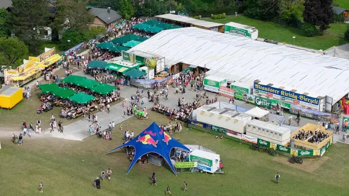 Auf dem Fischererfeld in Altaussee wird von 5. bis 7. September das, wie es heißt, „einmaligste und traditionsreichste Bierzelt“ aufgeschlagen