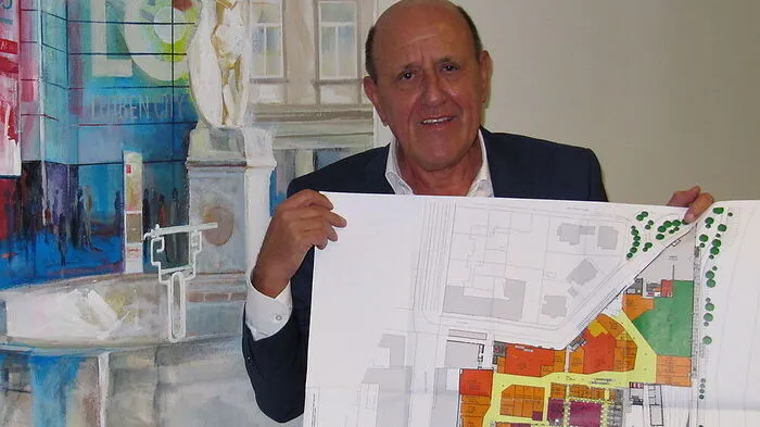 Jean Erich Treu, Eigentümer des LCS in Leoben, zeigt bereits die neuen Pläne für die Erweiterung des Einkaufzentrums. Eröffnet soll es im März 2018 werden.