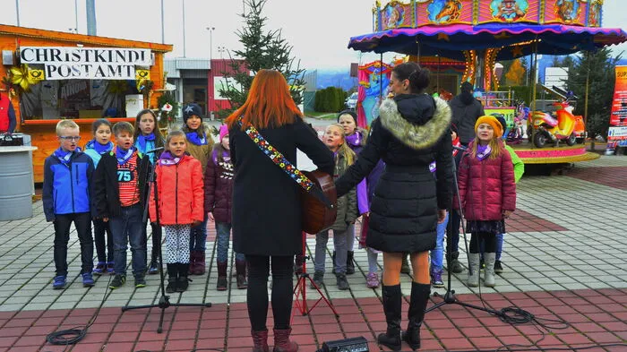 Bei der Eröffnung gesanglich mit von der Partie waren Kinder der Volksschule Zeltweg.