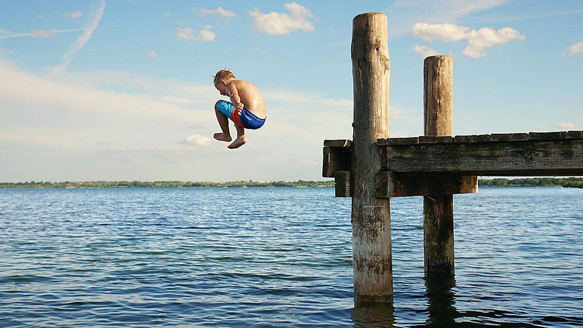 Bei Wassertemperaturen ab 23 Grad Celsius können sich in den Seen Zerkarien breit machen