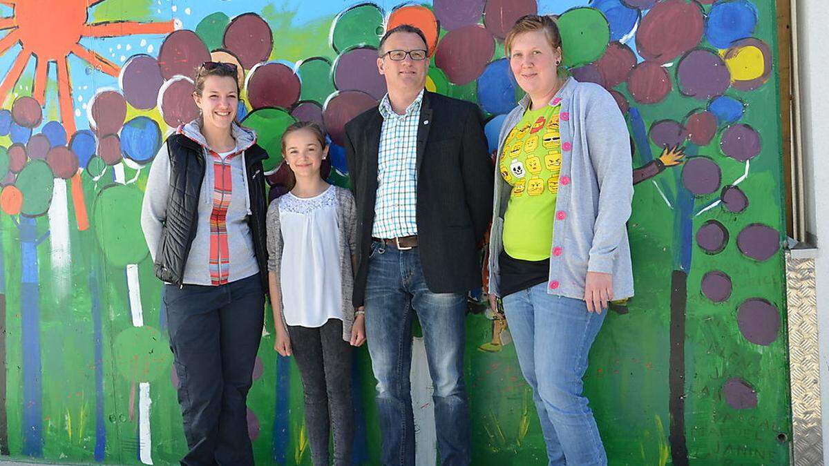 Sozialpädagogin Cornelia Grüner, Marlen, Guido Fuß, Leiter vom SOS-Kinderdorf Osttirol und Sozialpädagogin Susanne Rupitsch