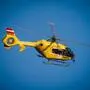 Der Notarzthubschrauber brachte die schwerverletzte Polizistin ins Krankenhaus nach Innsbruck (Sujetfoto)