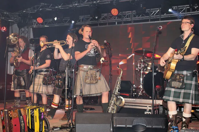 Im Bereich des Schaufelradbaggers sorgten „die Krochledern“, „die Lauser“, das „Bledlseer-Trio“ , Johnny Paper und Disco-Rhythmen für beste Unterhaltung.