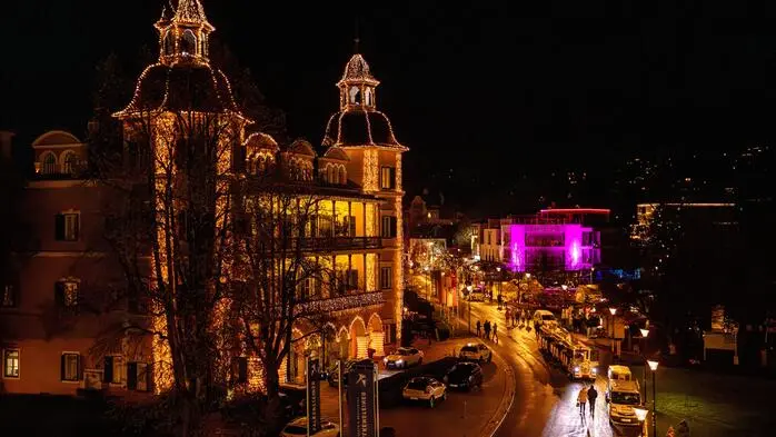 Das beleuchtete Schloss wird den ganzen Advent über ein beliebtes Fotomotiv sein