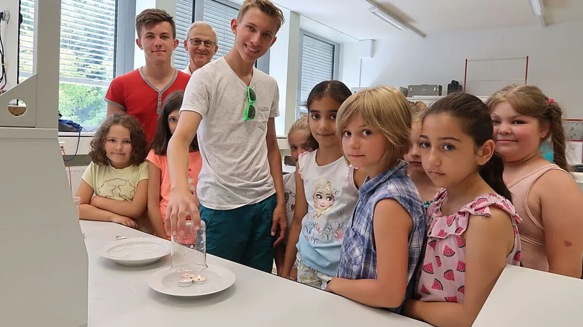 „Die magische Kerze“ hat die Volksschüler fasziniert