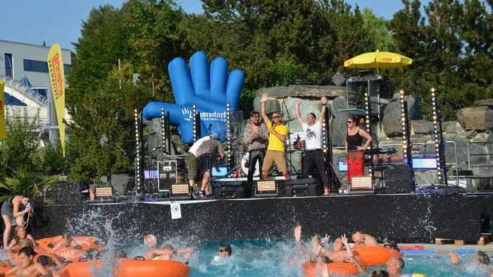 Beim Thermenfestival von Antenne Steiermark und dem Thermenresort Loipersdorf am Donnerstag genoss das Publikum während mehrerer Konzerte das kühle Nass.
