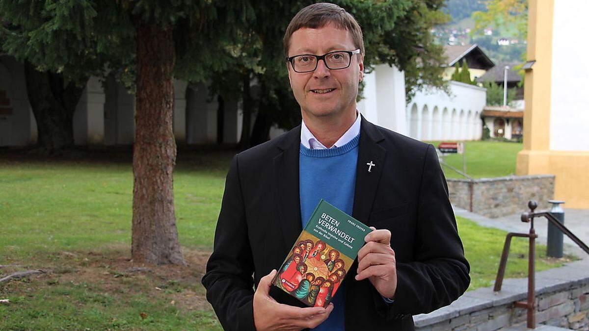 Dekan Franz Troyer stellte gestern, Freitag, in der Pfarrkiche St. Andrä in Lienz sein viertes Buch vor