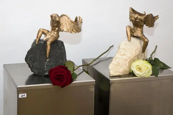Die Ausstellung vereint unterschiedliche künstlerische Positionen aus Malerei, Grafik, Fotografie, Objektkunst und Skulptur und ist noch bis 19. Juni während der Öffnungszeiten zugänglich.