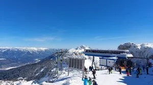 Das Nassfeld präsentiert sich noch immer winterlich