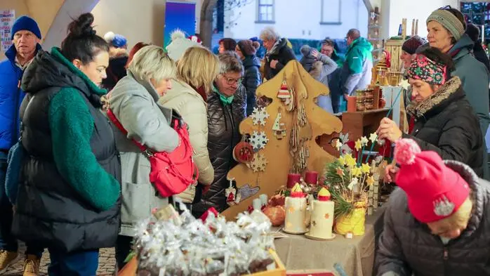 Die Mauern des Stiftes Göss, der Kreuzgang und die Arkaden im Brunnhöfl waren Schauplatz eines steirischen Adventmarktes. 
