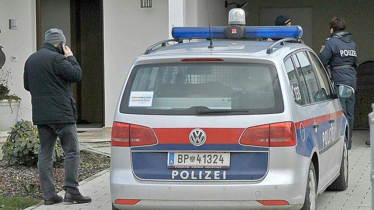 Die Frau wurde im Einfamilienhaus vermutlich erwürgt