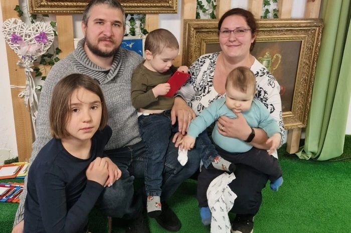 Unter den Gästen war auch Steiers Enkel Christoph mit seiner Familie. Für seinen Enkel schuf das Gründungsmitglied des Eisenerzer Kunstklubs und der Krippenfreunde Eisenerz auch eine Panoramakrippe sowie den acht Meter langen Hintergrund der Eisenerzer Stollenkrippe.