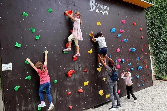 Auch für die Kleinen war bestens gesorgt, von Hüpfanlagen über Kinderschminken bis zum Basteln und Spielen wurde alles geboten.