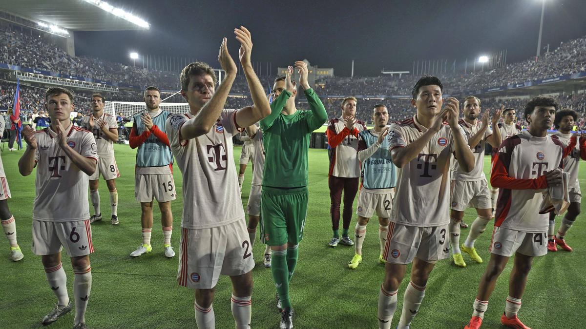 Trotz der 1:4-Niederlage in Barcelona bedankten sich die Bayern-Stars bei den mitgereisten Fans