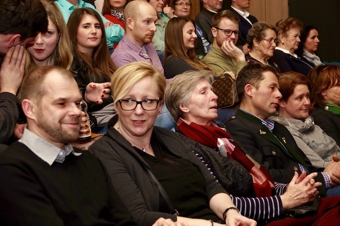 Zwei Stücke führte das Jugendblasorchester unter der Leitung von Michael Strasser auf.