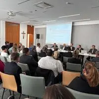 Rund 40 Vertreter aus der regionalen Politik, Rettungswesen und Gesundheitsbereich nahmen an der Infoveranstaltung in Groß St. Florian teil