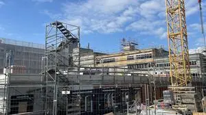 Die Dachgleiche der dritten Baustufe wurde erreicht