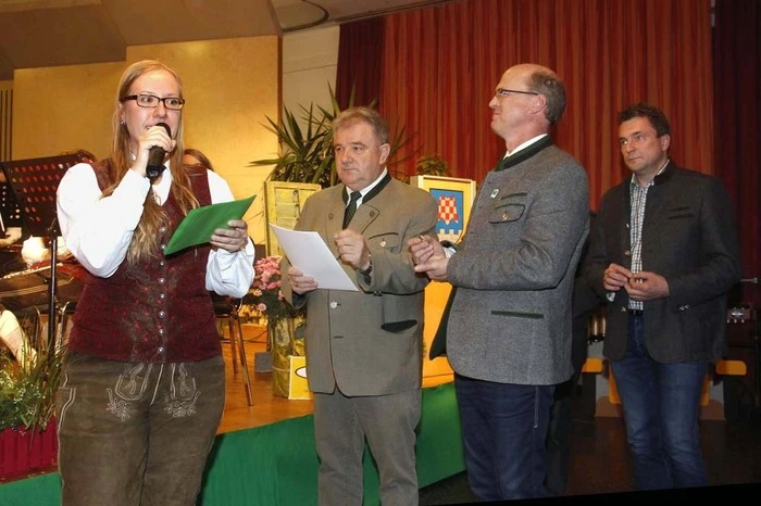 Im Beisein von Bürgermeister Josef Rath, Bezirksobmann Karl Hackl oder Obfrau Brigitte Fasching folgte die Ehrung verdienter Mitglieder: