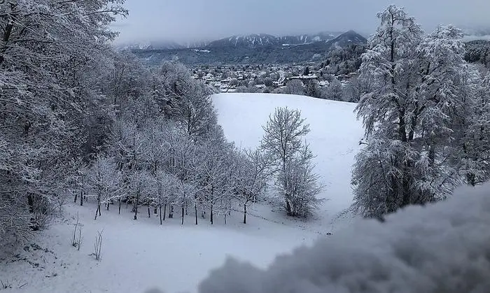 Auch die Landeshauptstadt präsentierte sich Sonntagmorgen wieder "angezuckert" 