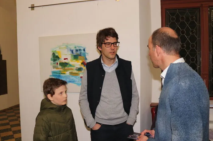 Zisler sprach über seine intensiven Erlebnisse mit seiner Familie als Kind und den ausgedehnten Wanderungen und Aufenthalten in den Bergen oder den Reisen quer durch Europa, die ihn sehr prägten und den Blick für seine malerischen Tätigkeiten schärften.