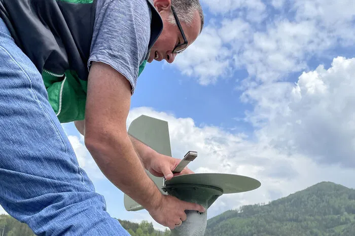 Die Arbeit am Dach bei der Pollenfalle