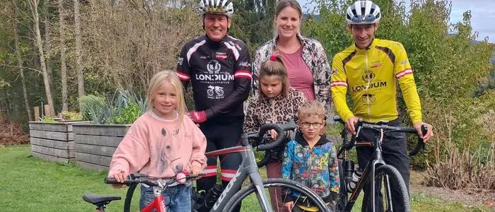 Vorne: Lena, Laura und Florian. Hinten: Wolfgang Dabernig, Manuela Hochenwarter und Michi Kurz 