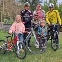 Vorne: Lena, Laura und Florian. Hinten: Wolfgang Dabernig, Manuela Hochenwarter und Michi Kurz 