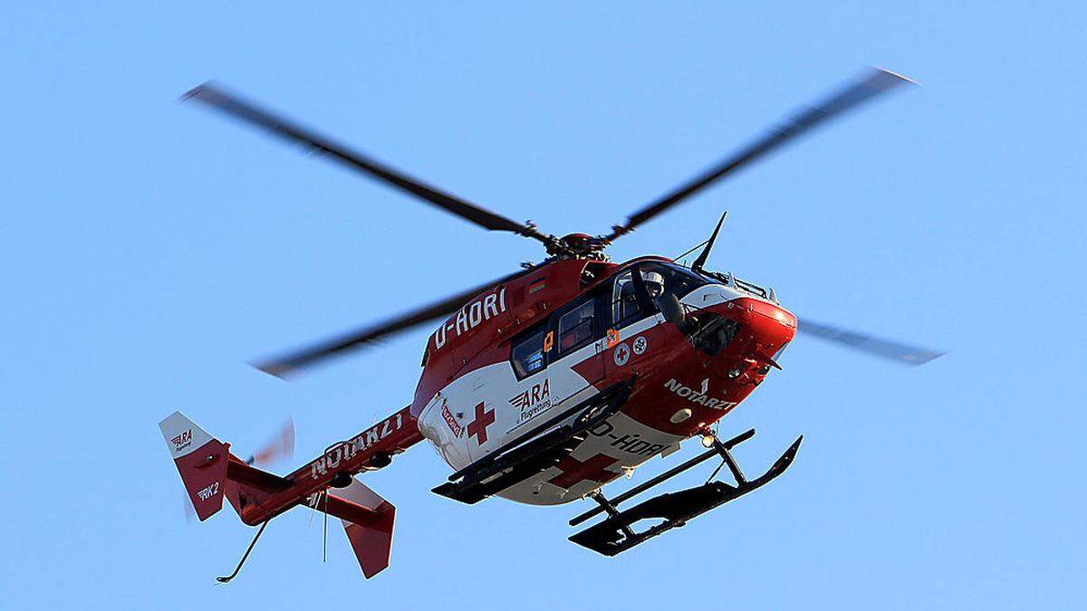 Der Schwerverletzte wurde vom Notarzthubschrauber RK 1 ins Klinikum Klagenfurt geflogen