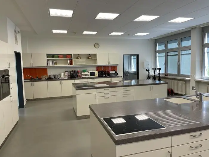 Herdplatten und Steckdosen sind einsatzbereit