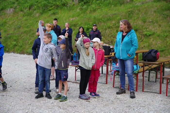 Die Kinder wurden von Mitarbeitern der ÖBB und der Firma Klade "eingeschult" und meldeten sich auch eifrig zu Wort. Schließlich waren sie gut vorbereitet.
