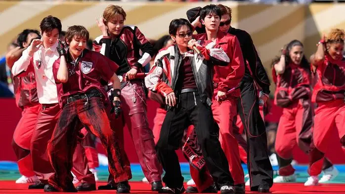 Die Band BTS bei der Halftime-Show der Fußball-WM 