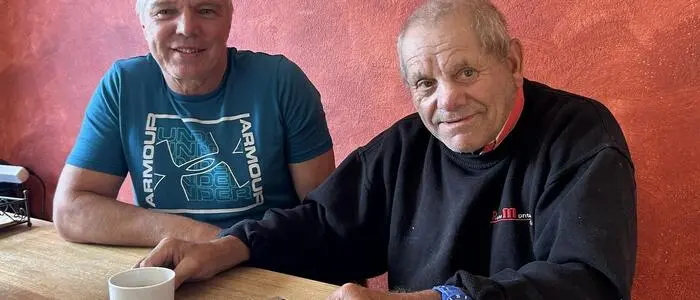 „Der Hubi lebt für die Musik“, sagt Josef Ruthofer (l.) über Hubert Fuchs, der seit seinem 21. Lebensjahr auf dem Hof der Familie lebt