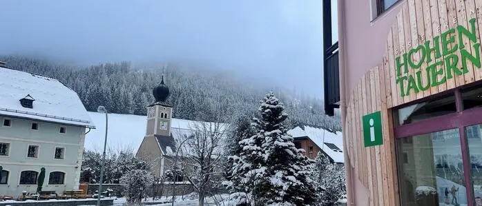 Gemeindeamt, Post, Bank und Tourismus teilen sich ein Gebäude: Sinnbild für das enge Zusammenleben in Hohentauern