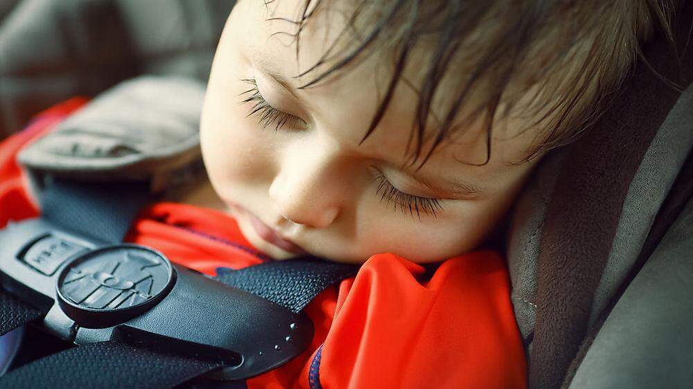 Säuglinge sollten nicht unbeaufsichtigt in Autositzen schlafen (Sujet)