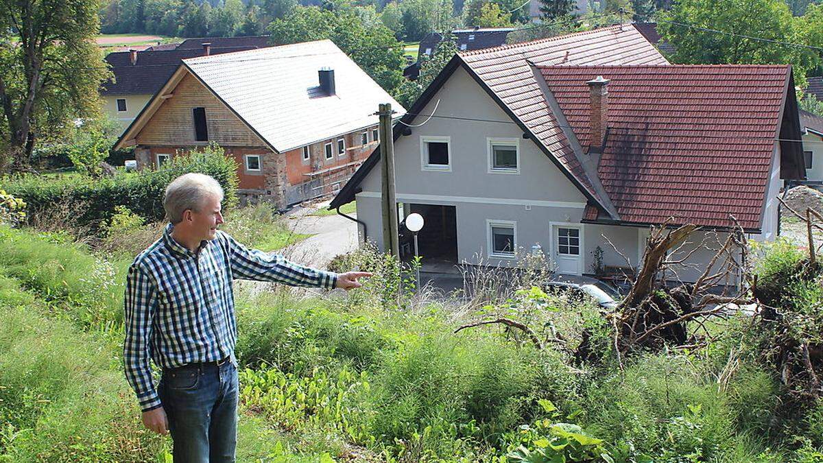 Willibald Wutte will auf seinem Anwesen in Kleinzapfen eine Nahwärmeanlage mit Flugdach errichten 