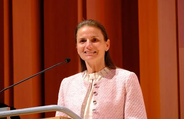 Auch Bettina Ellinger, Abteilungsleiterin der Bildungsregion Tirol Ost, wohnte den Feierlichkeiten bei