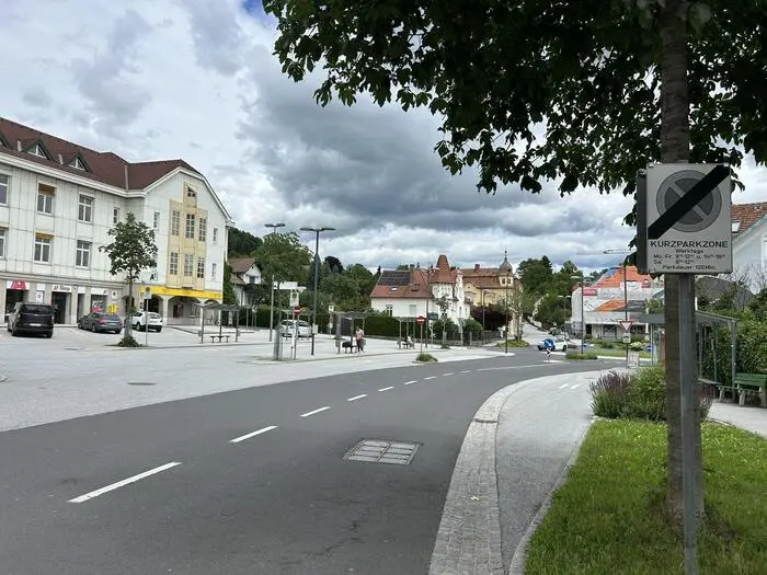 Während der Sanierung der Kreuzung an der BH wird der aus Richtung Rohrbach kommende Verkehr über den Busbahnhof bei der Post umgeleitet