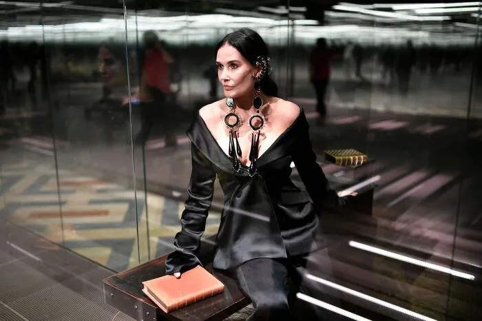 Schauspielerin Demi Moore kam die Ehre zu, die Show in Paris zu eröffnen. Weitere Models waren ..