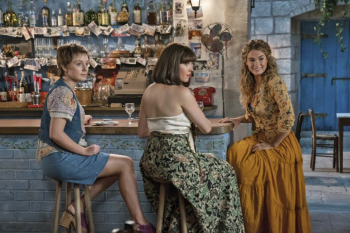 Zehn Jahre später kommt nun sogar die Fortsetzung "Mamma Mia - Here We Go Again" in die Kinos. In Originalbesetzung. Und Abba-Hits gibt es ja mehr als genug, um einen zweiten Film zu bestreiten.