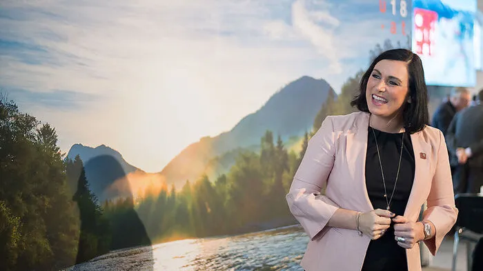 Die ehemalige Umweltministerin Elisabeth Köstinger (ÖVP) bringt Teile des Erneuerbaren Ausbau-Gesetzes in den Nationalrat.