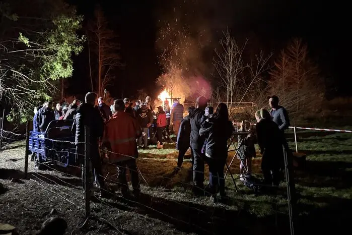 Gemütlich war das Osterfeuer auch in Heiligenkreuz im Lafnitztal (Bezirk Jennersdorf) 
