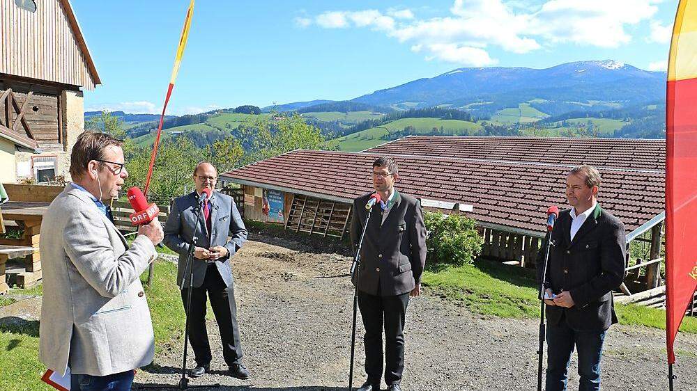 Martin Weberhofer beim Auftakt mit Helmut Petschar, Martin Gruber und Johann Mößler (von links)