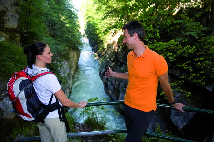 Ein besonderes Erlebnis erwartet die Wanderer beim Naturdenkmal „Salzachöfen“ in Golling bei Salzburg.